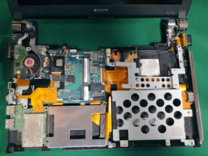 パソコンのパーツは資産 1 部品を外したVAIO