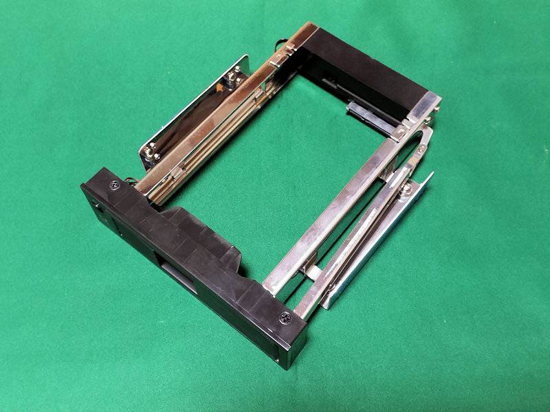 「openmediavault」で自作NAS【6.外付けHDDにバックアップ】 11 5.25インチのベイに設置するアダプタ