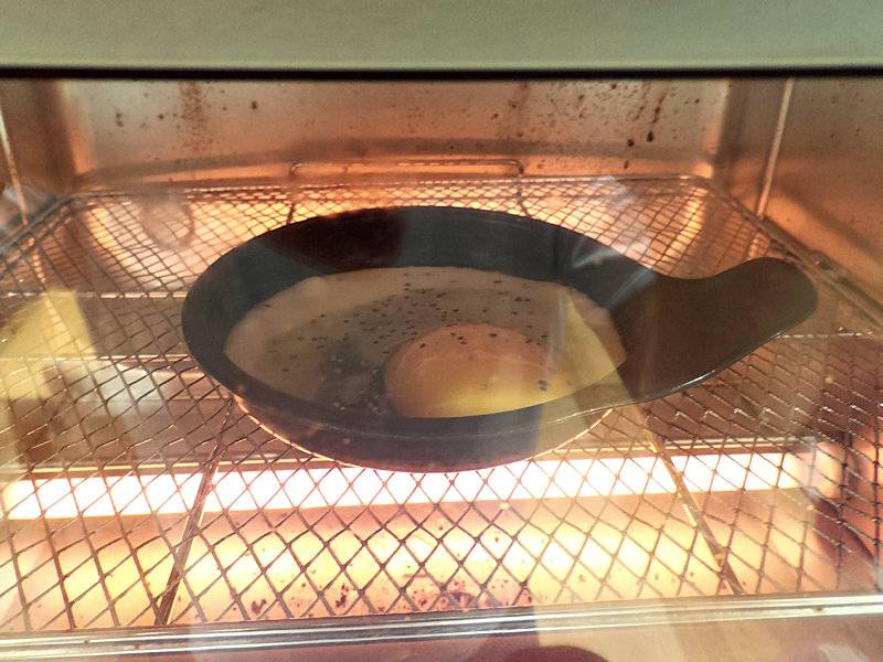 3分で出来る「目玉焼きプレート オーブントースター用」 15 一定の温度に達したためか、一気に固まった
