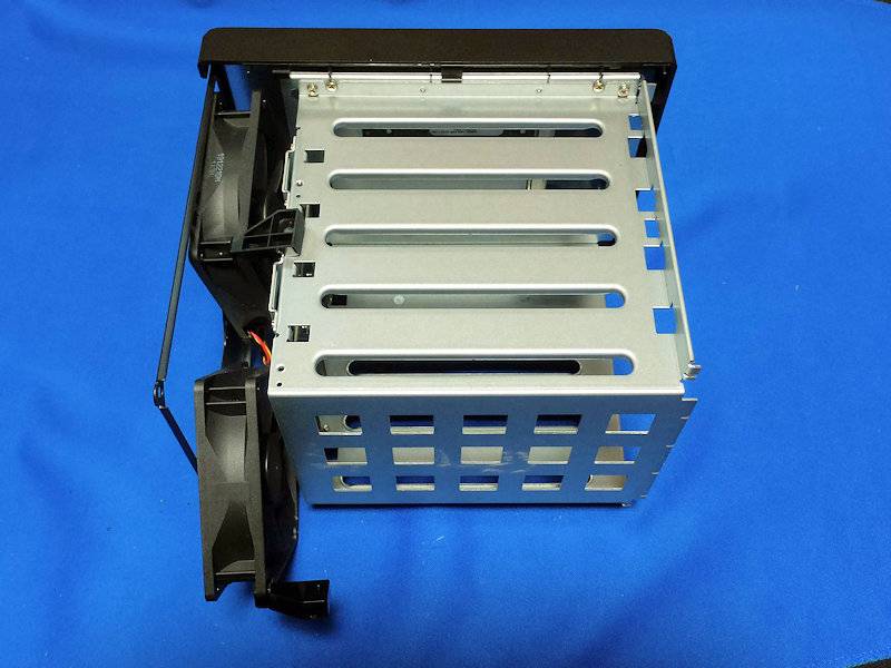 Synology DiskStation DS918+のファンを交換して静音化 38 Synology DiskStation DS918+のファンを交換して静音化 27