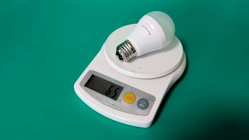 LED電球は10年で交換がベスト 28 パナソニックは64gで、オーム電機の半分だ